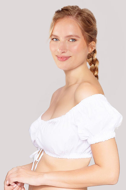 Weiße Dirndlbluse im Barbie-Stil